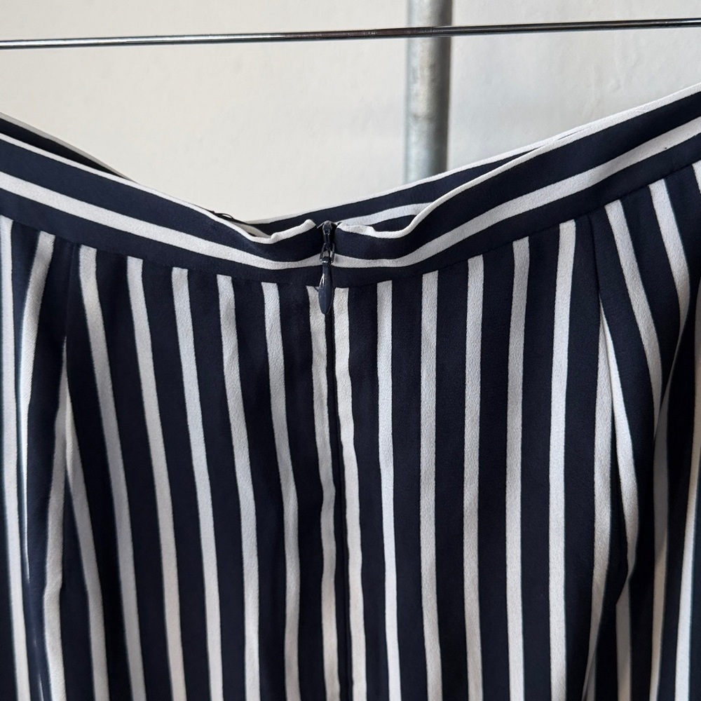 NWT Banana Republic Zip Back Skirt Size 4 - Picture 4 of 5